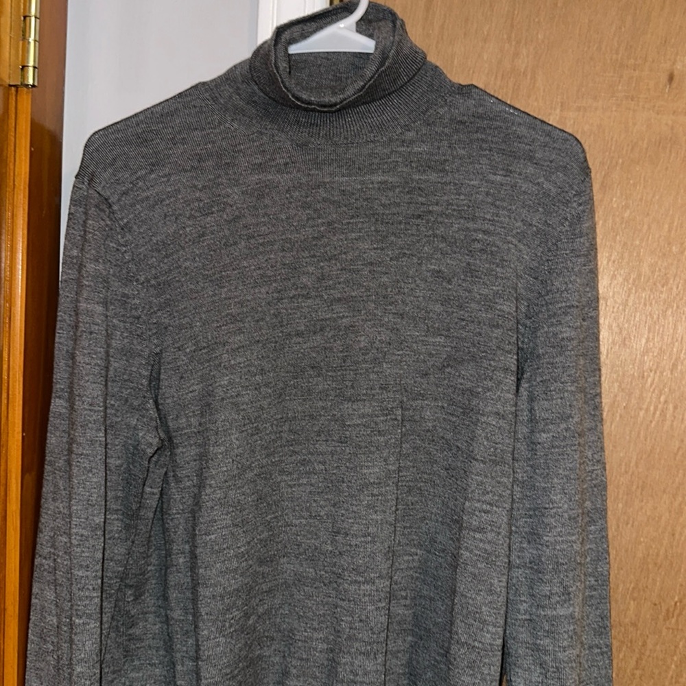 JOS. A BANK “TRAVELER” TURTLE NECK